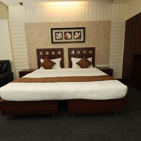 Quaint Suites Hotel & Banquet Mumbai  Buitenkant foto