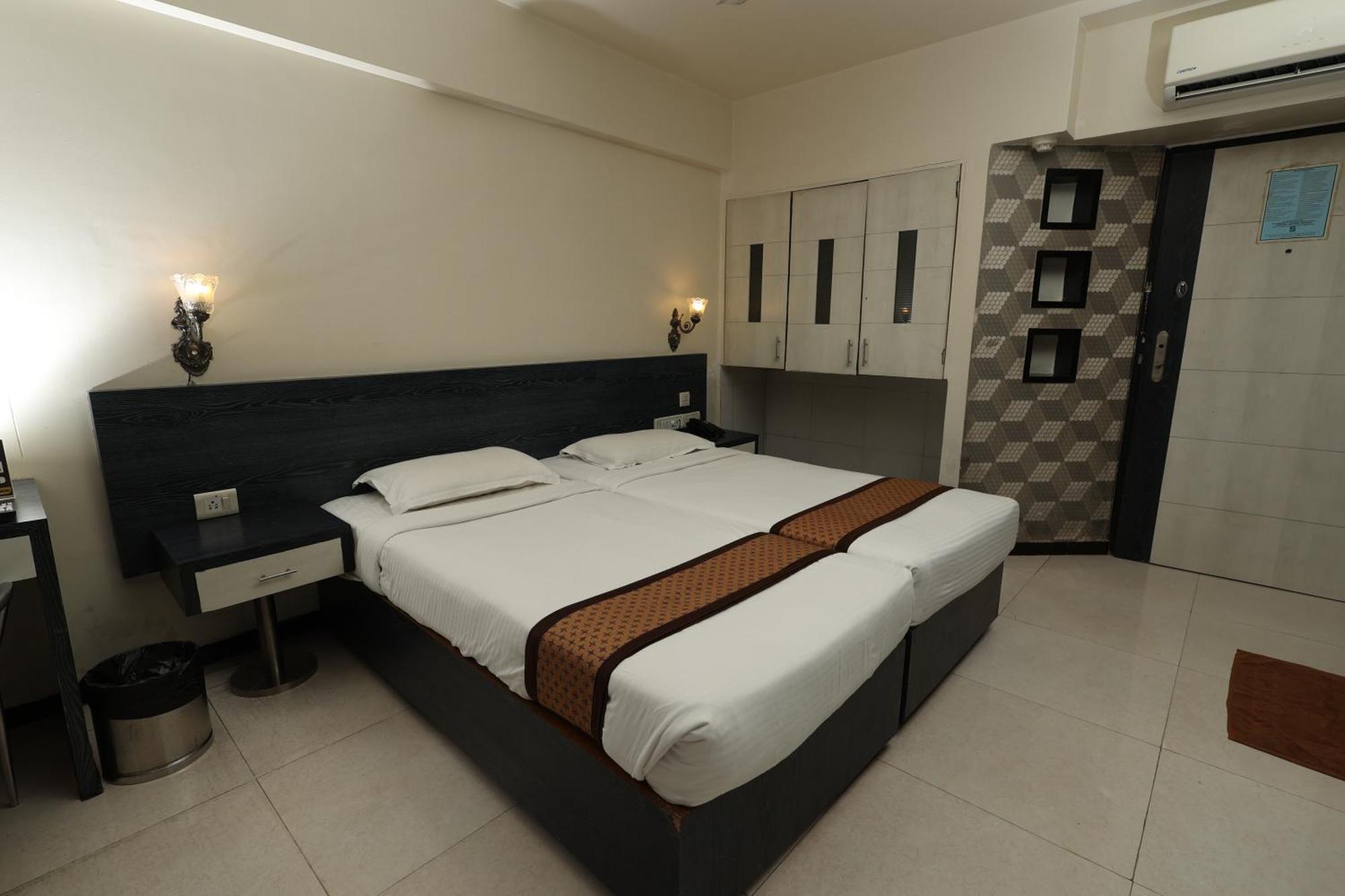 Quaint Suites Hotel & Banquet Mumbai  Buitenkant foto