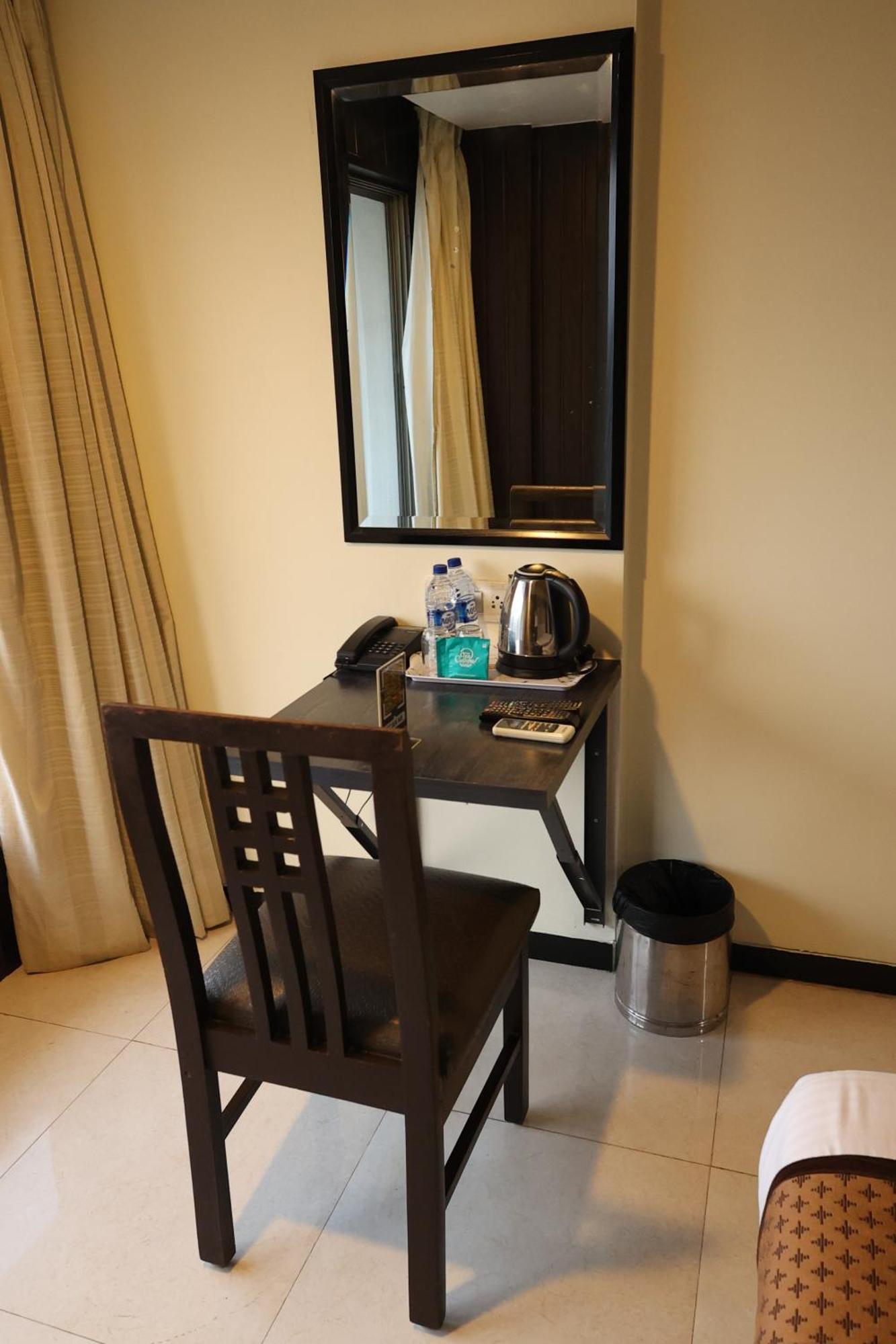Quaint Suites Hotel & Banquet Mumbai  Buitenkant foto