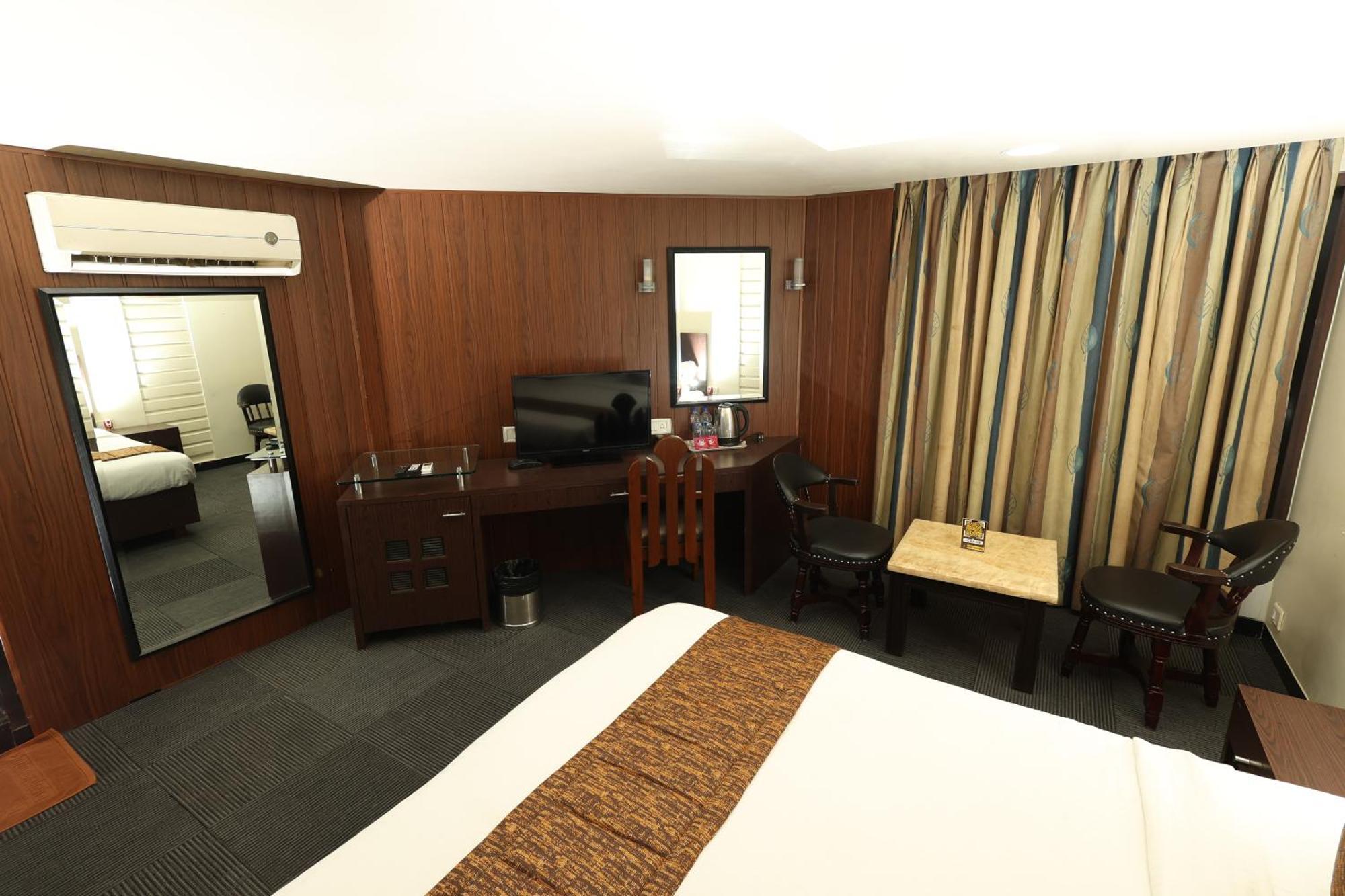 Quaint Suites Hotel & Banquet Mumbai  Buitenkant foto