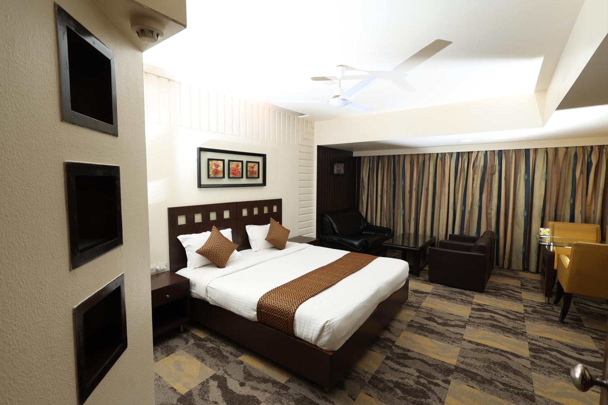 Quaint Suites Hotel & Banquet Mumbai  Buitenkant foto