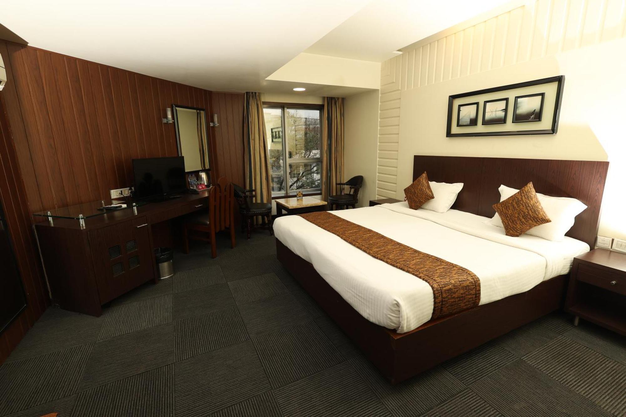 Quaint Suites Hotel & Banquet Mumbai  Buitenkant foto