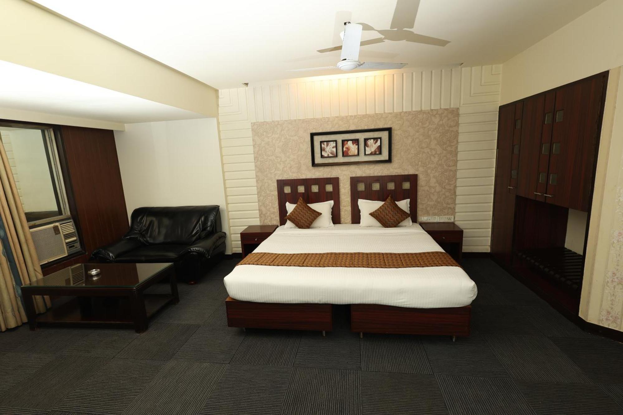 Quaint Suites Hotel & Banquet Mumbai  Buitenkant foto