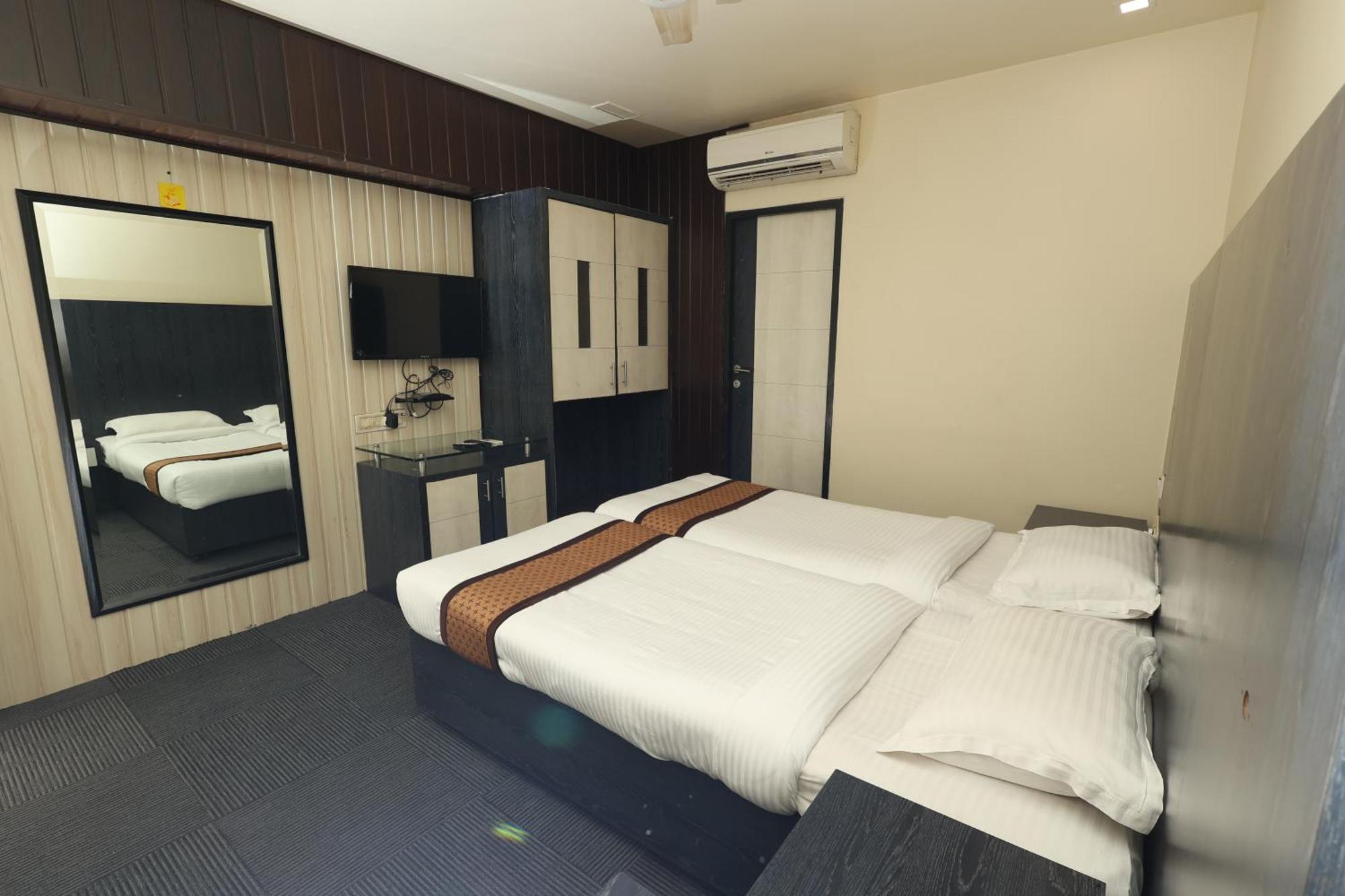 Quaint Suites Hotel & Banquet Mumbai  Buitenkant foto