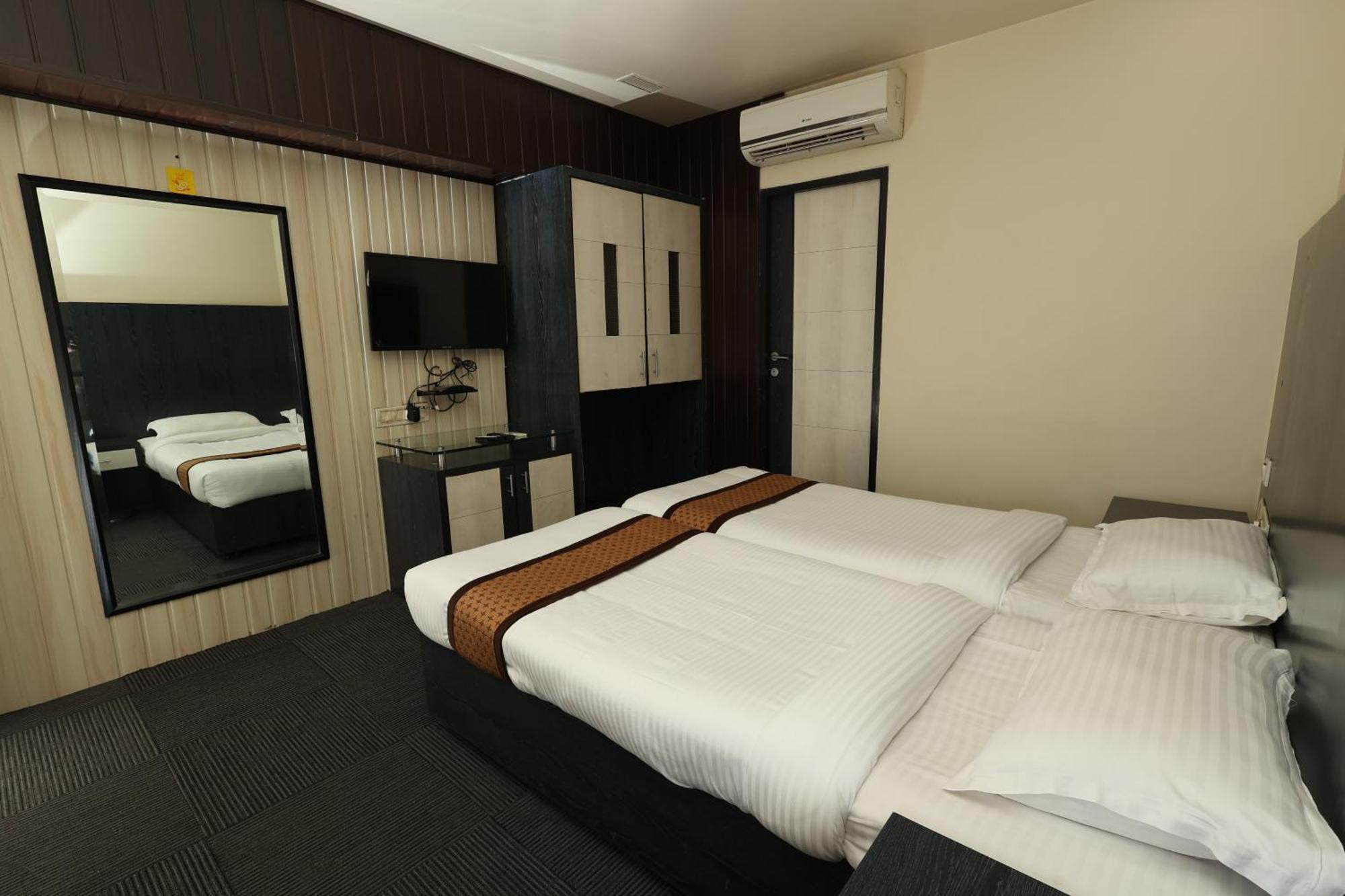 Quaint Suites Hotel & Banquet Mumbai  Buitenkant foto