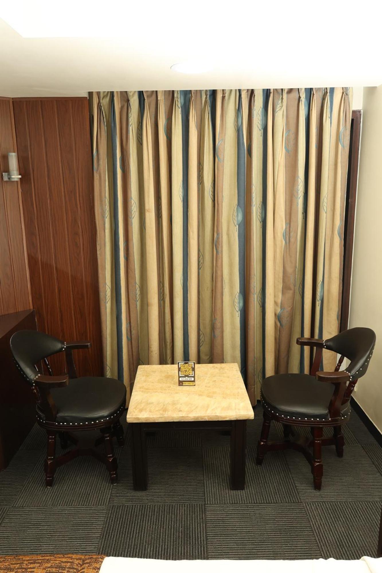 Quaint Suites Hotel & Banquet Mumbai  Buitenkant foto