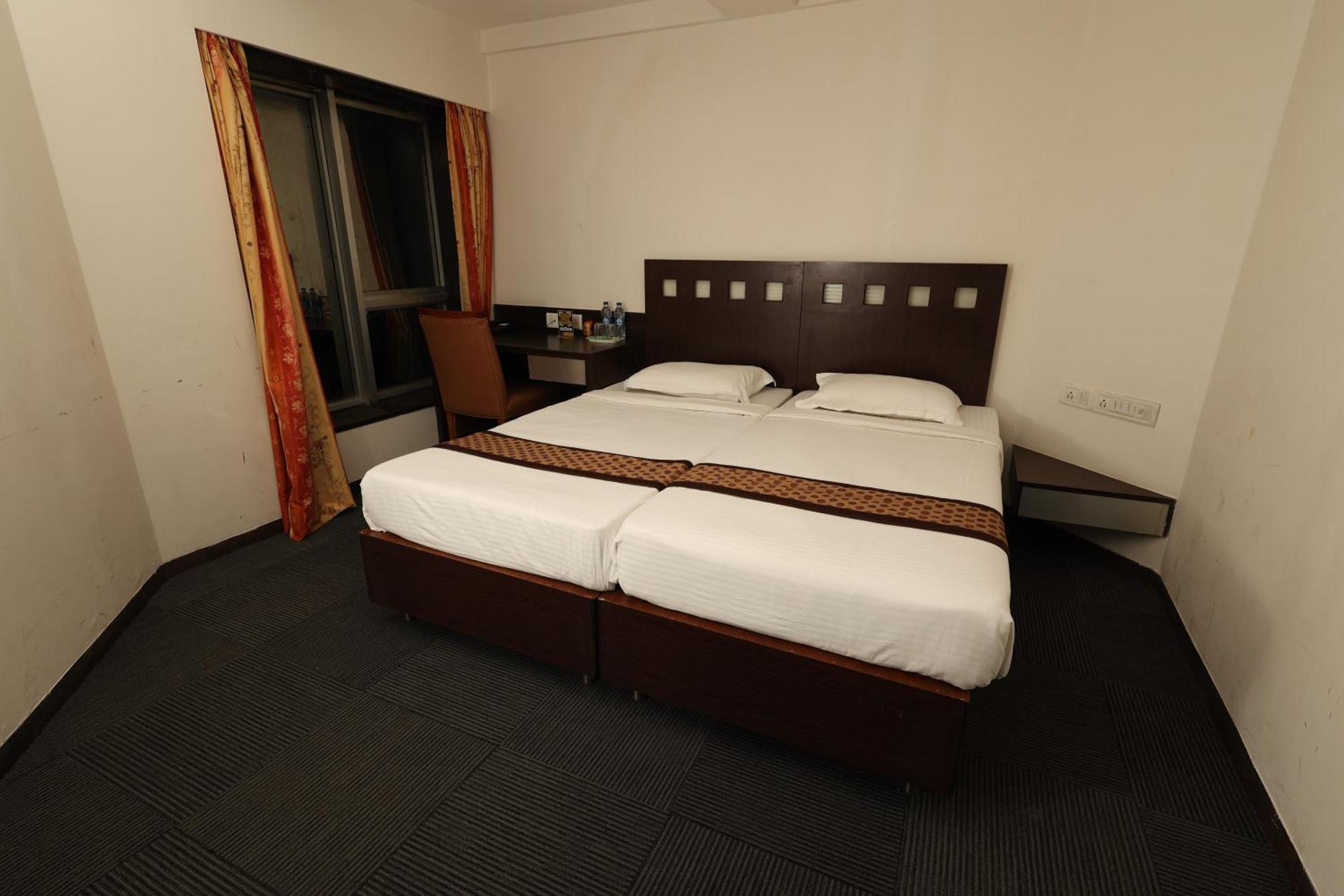 Quaint Suites Hotel & Banquet Mumbai  Buitenkant foto