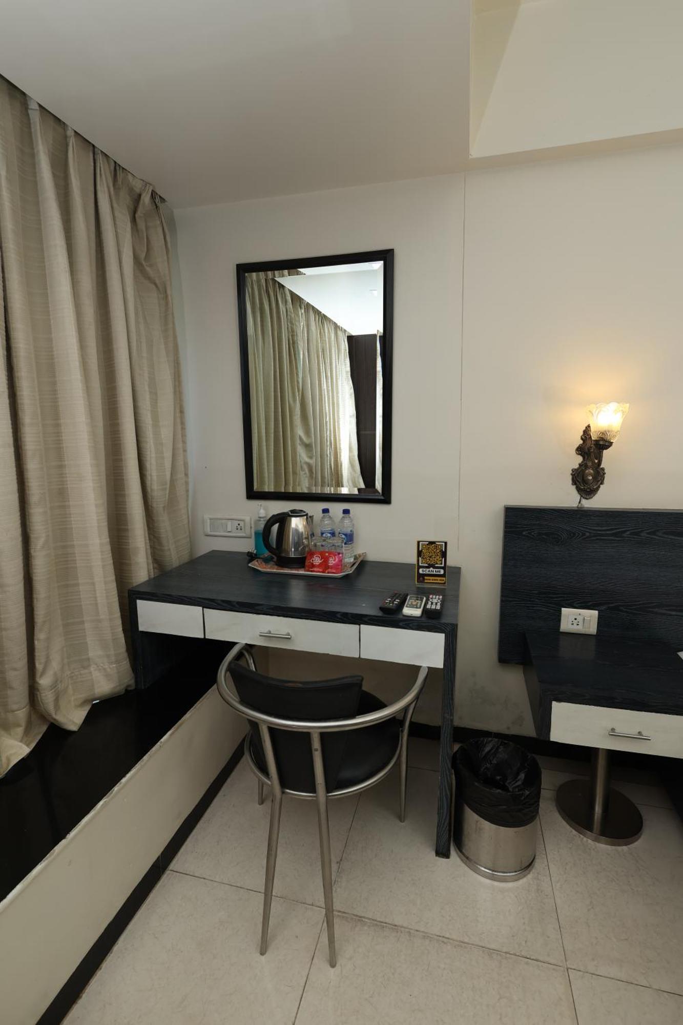 Quaint Suites Hotel & Banquet Mumbai  Buitenkant foto