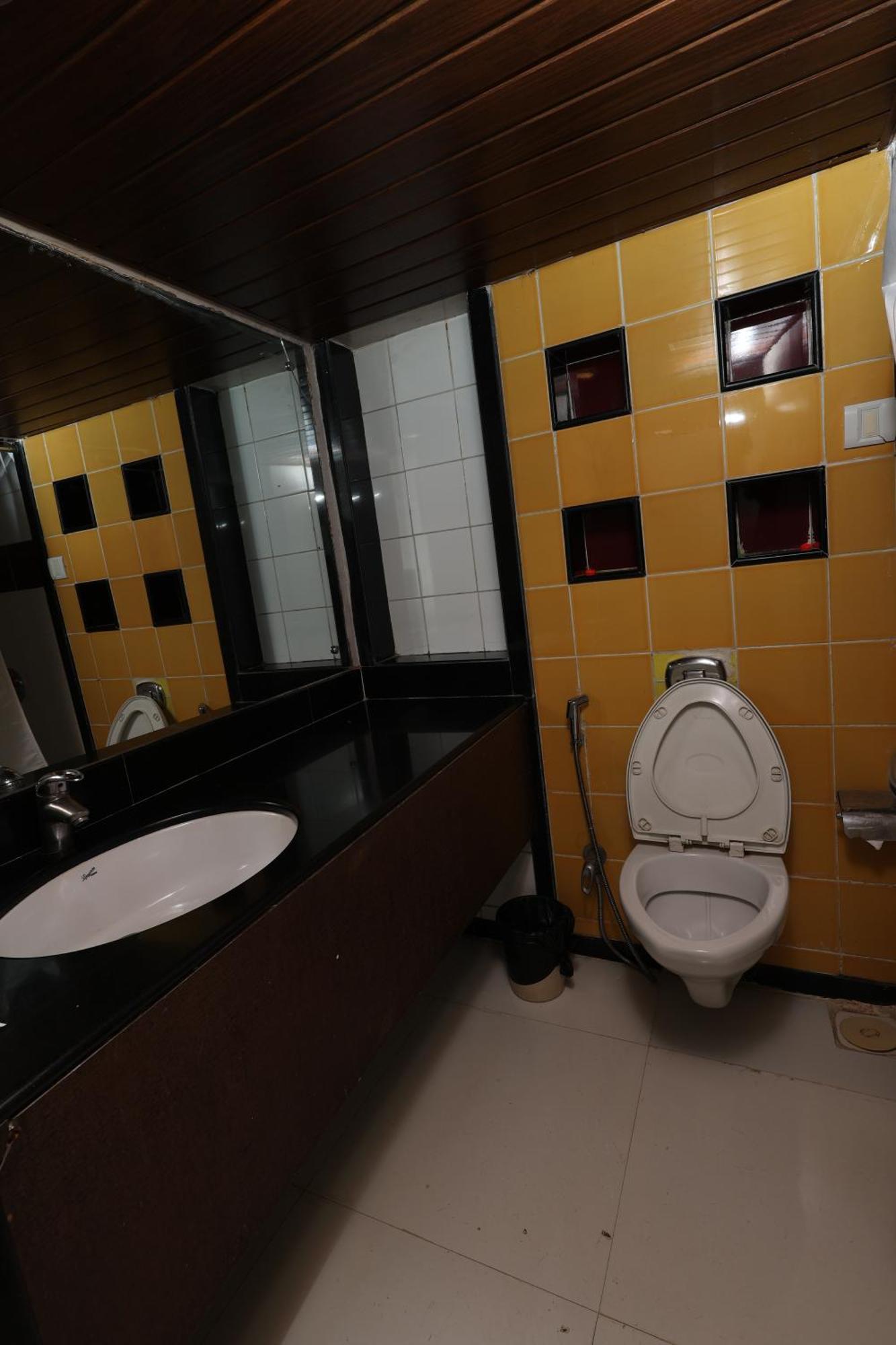 Quaint Suites Hotel & Banquet Mumbai  Buitenkant foto