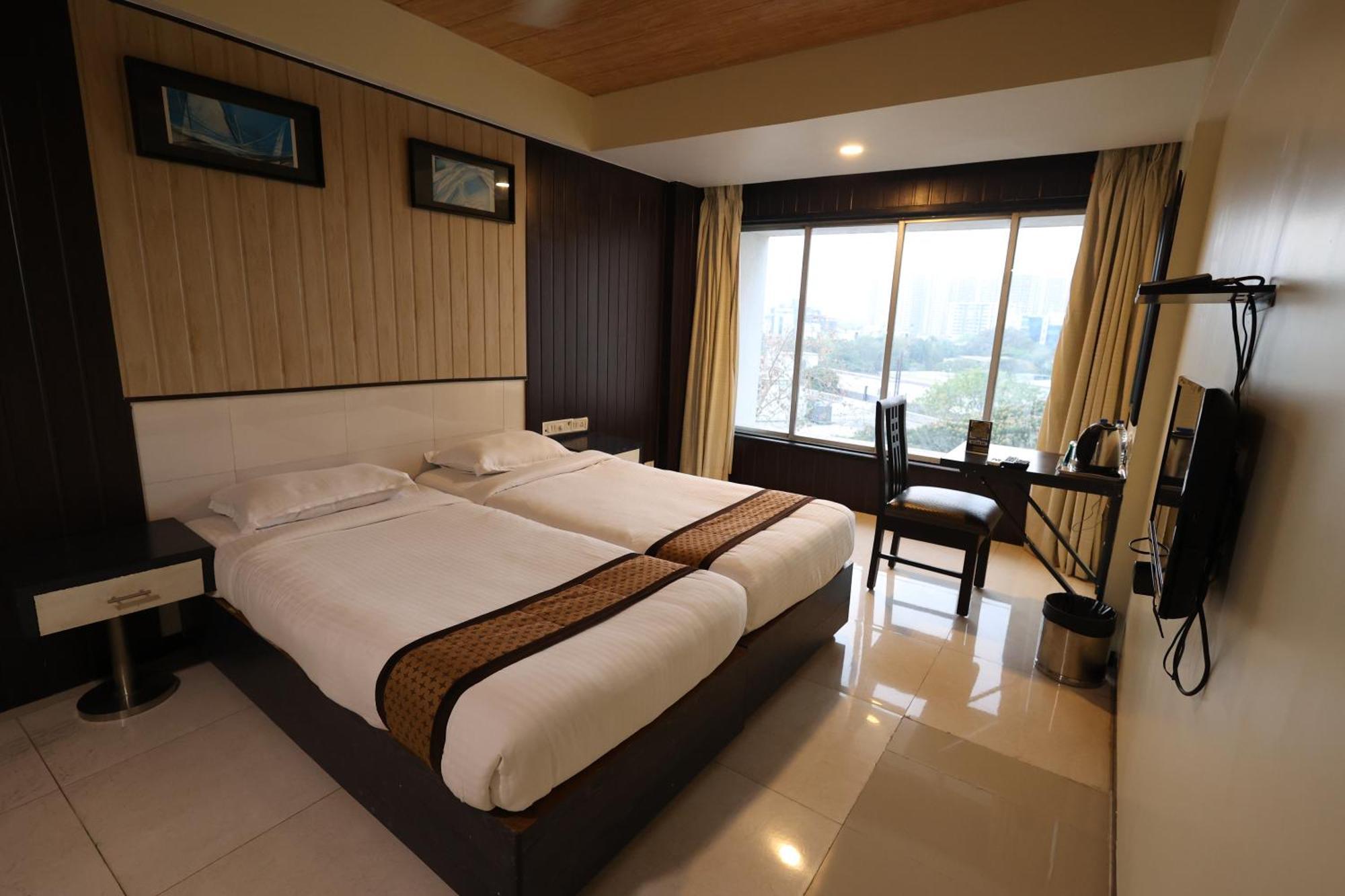 Quaint Suites Hotel & Banquet Mumbai  Buitenkant foto