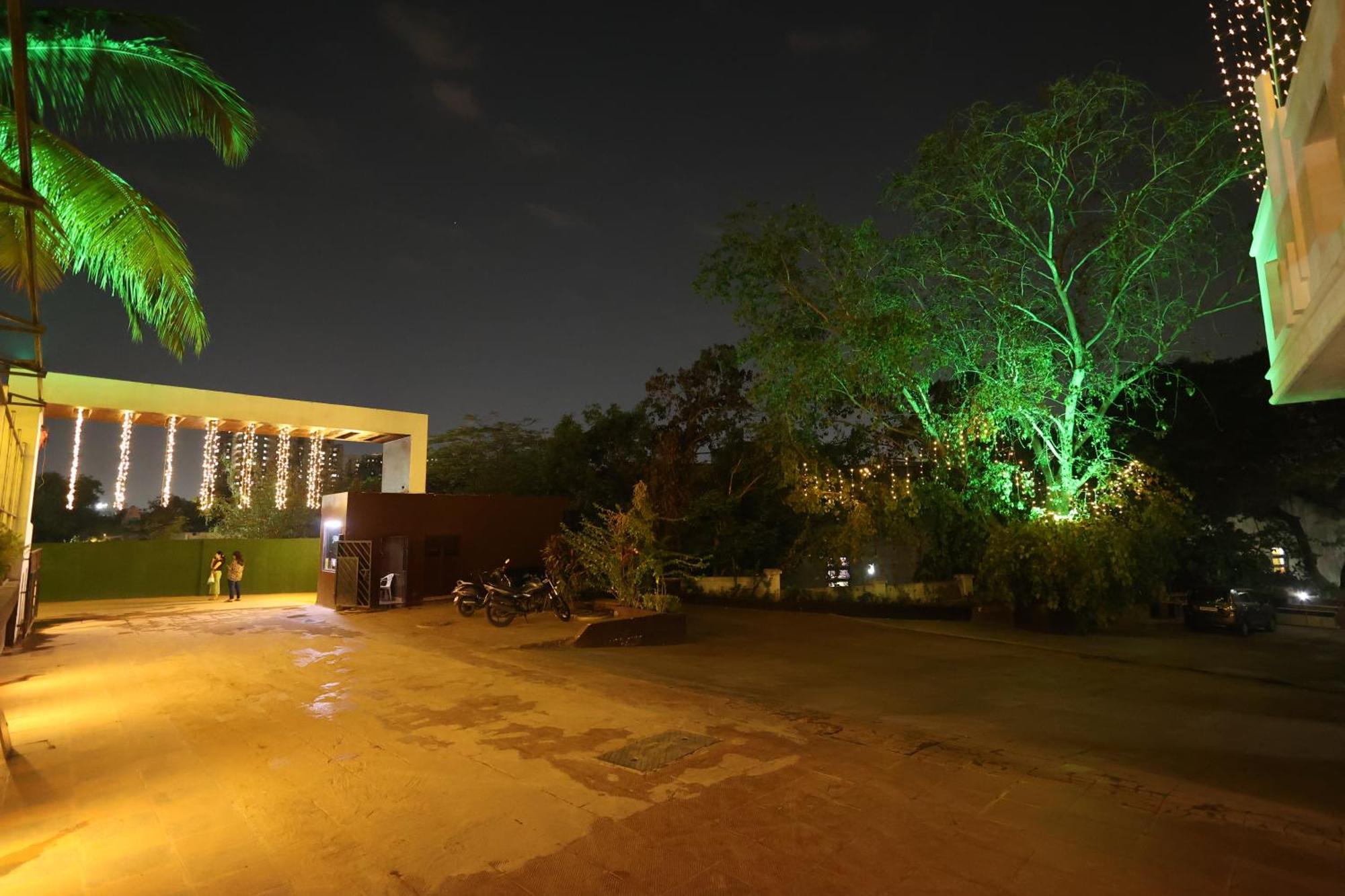 Quaint Suites Hotel & Banquet Mumbai  Buitenkant foto