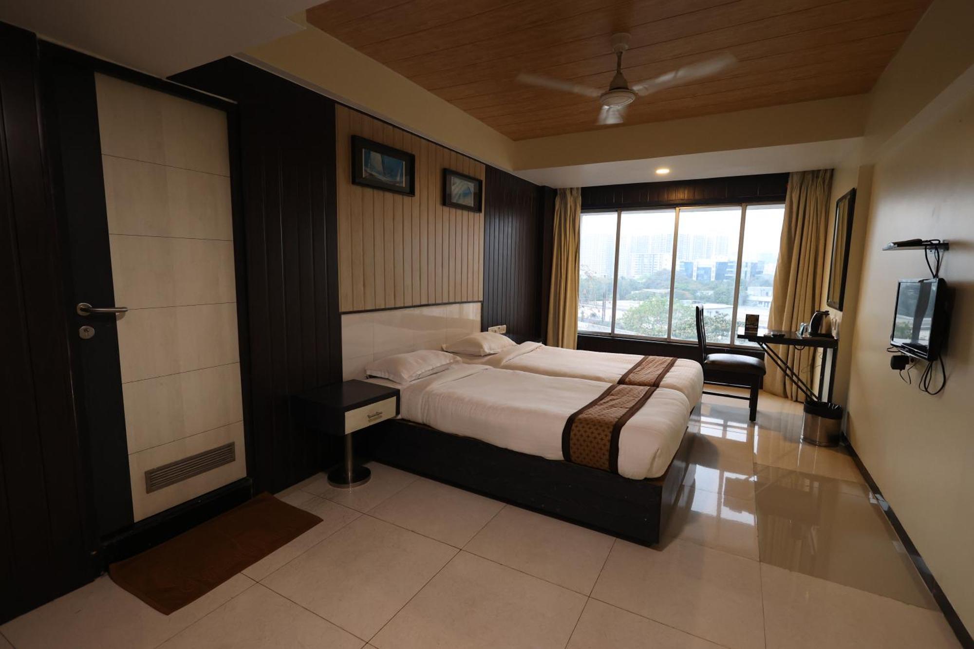 Quaint Suites Hotel & Banquet Mumbai  Buitenkant foto