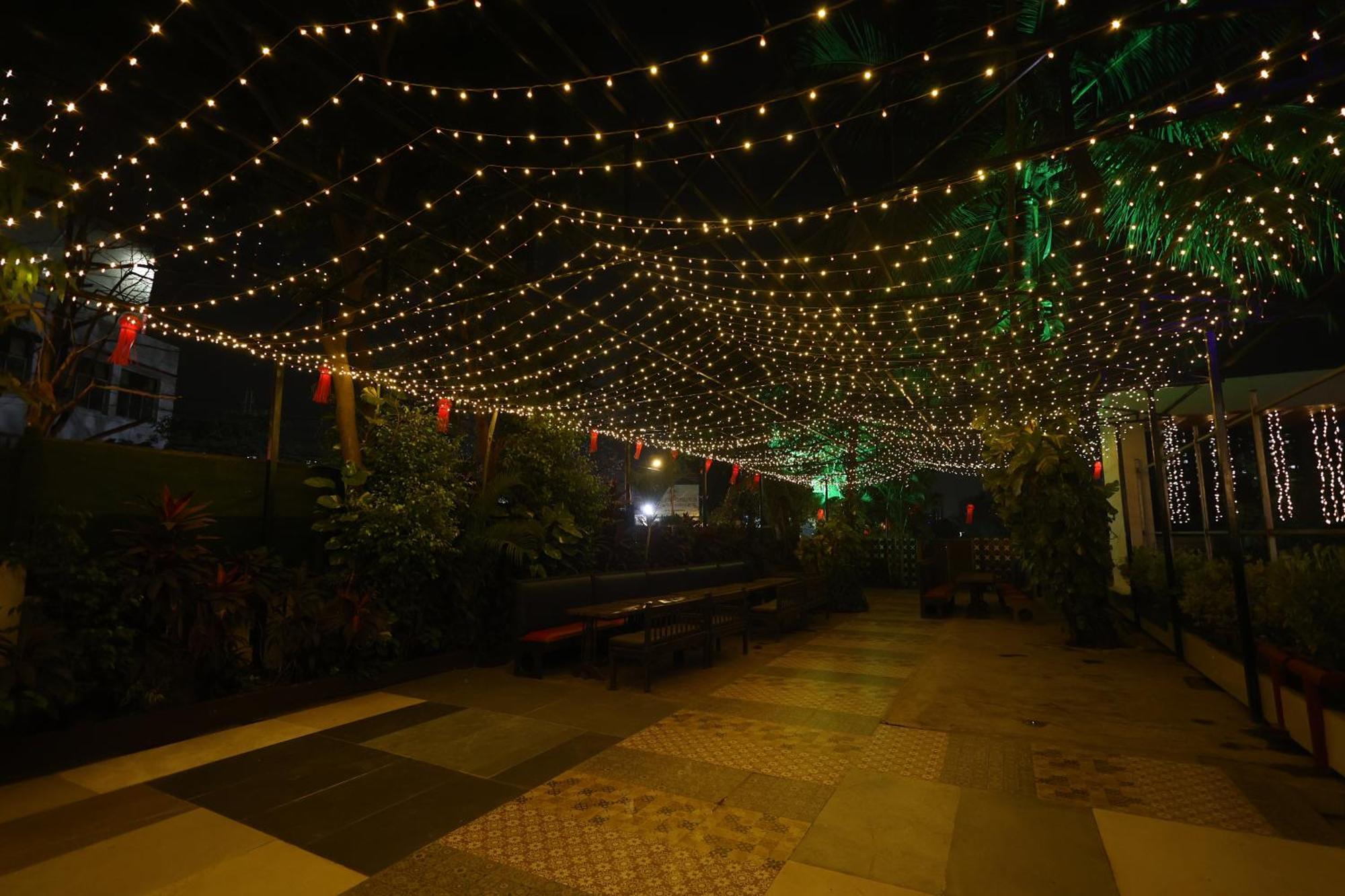 Quaint Suites Hotel & Banquet Mumbai  Buitenkant foto